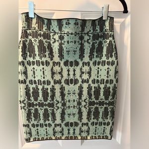 New BCBGMAXAZRIA green and black stretch skirt size L